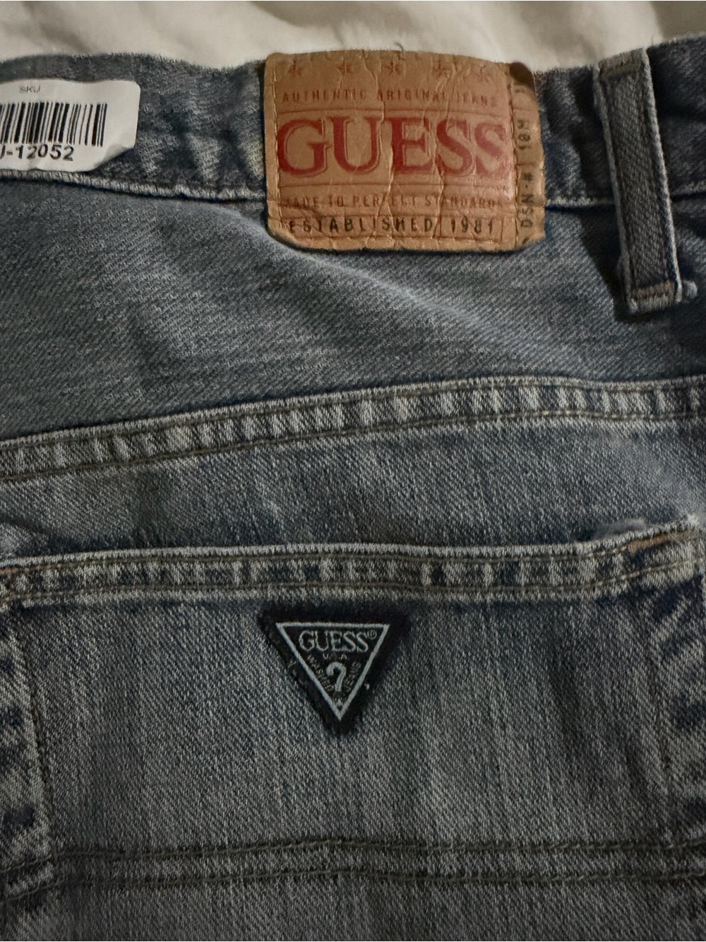 GUESS Men's Gray Washed Relaxed Jeans